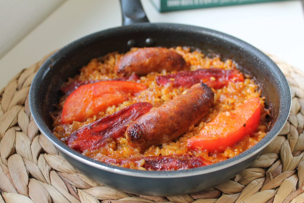 【スペイン料理レシピ】チョリソとトマトのアロス